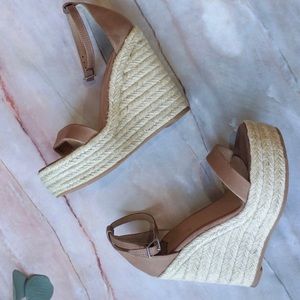 Tony Bianco Tan Wedges 🤍